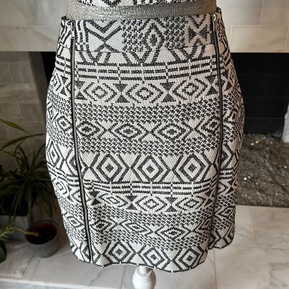Quinn Geo Print Cutout Crop Top & Zippered Skirt Set Size Medium - Picture 4 of 15